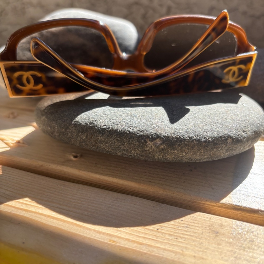 Chanel sunglasses - Picture 5 of 7